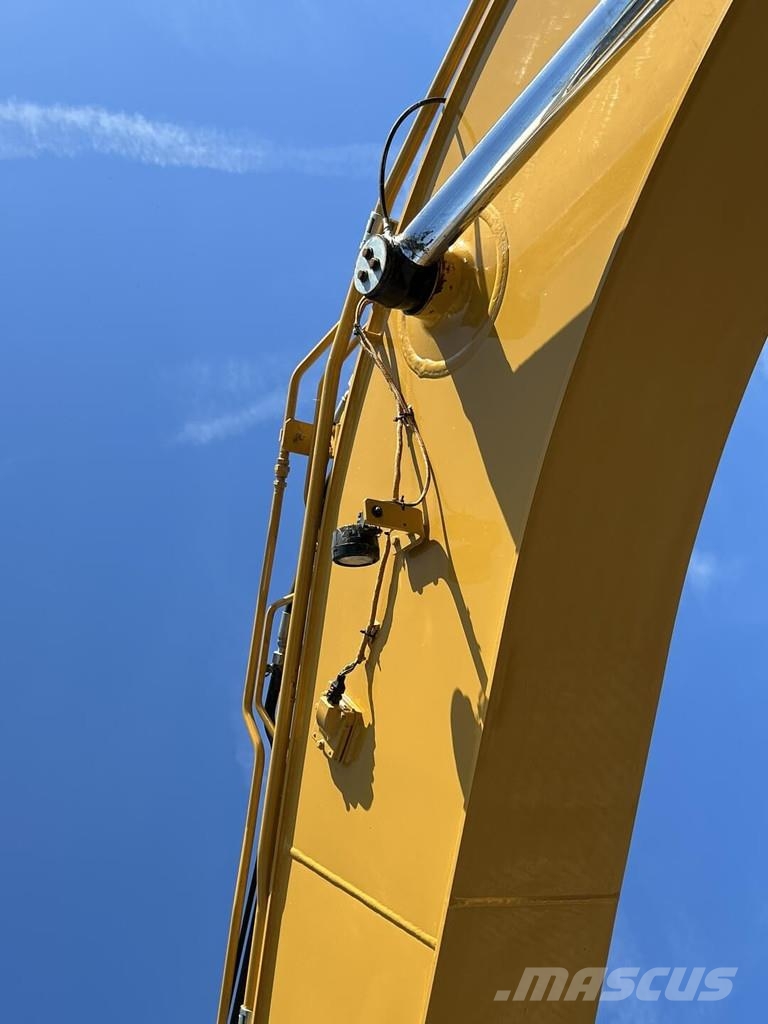 CAT 323-07 Roomikekskavaatorid