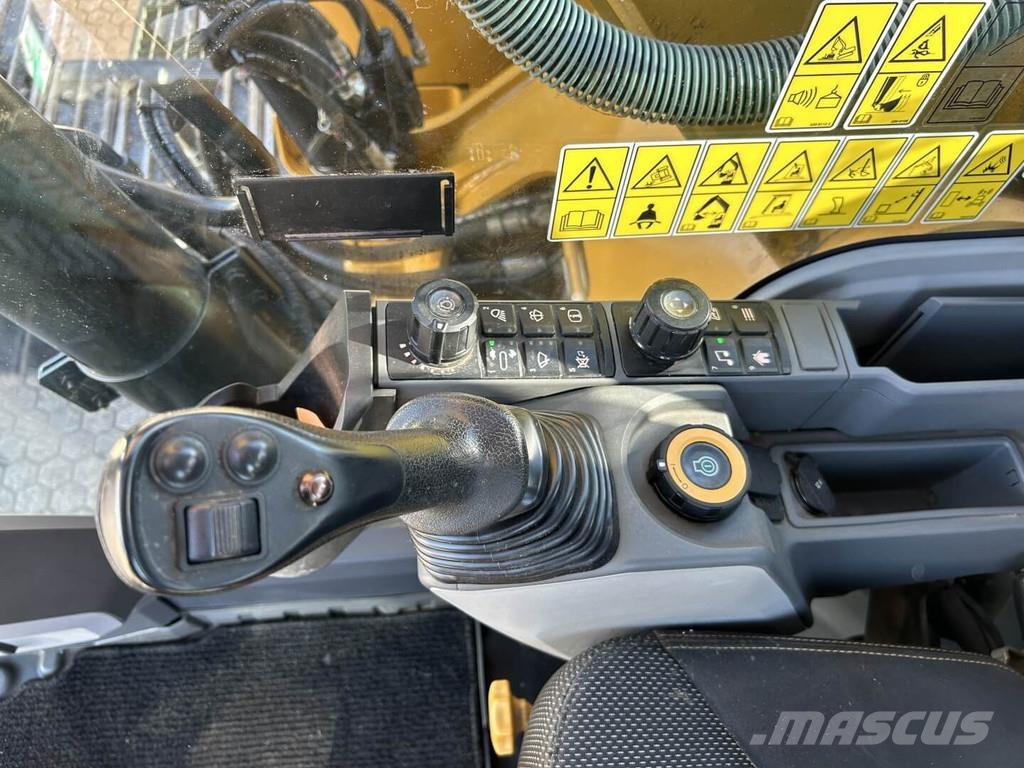 CAT 323-07 Roomikekskavaatorid