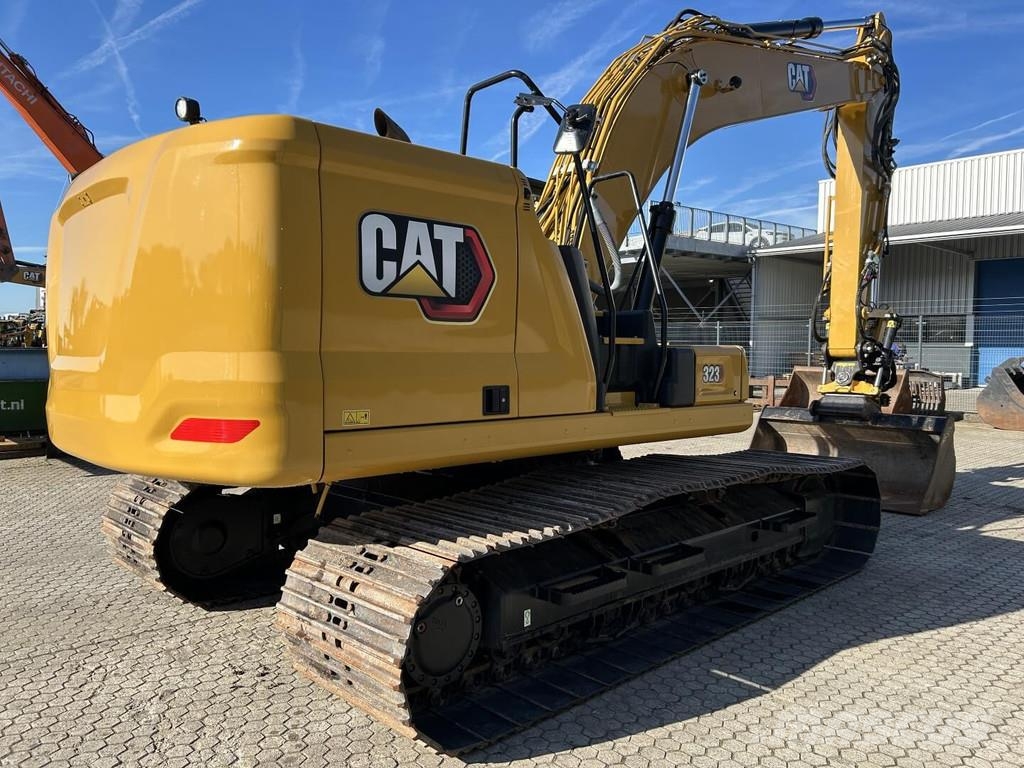 CAT 323-07 Roomikekskavaatorid