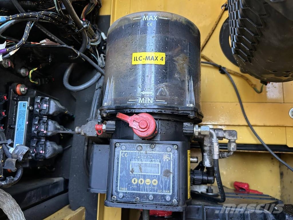 CAT 323-07 Roomikekskavaatorid