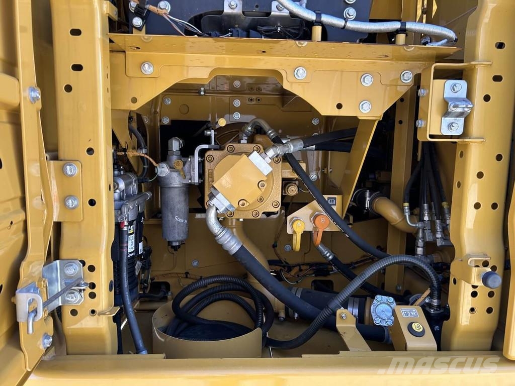 CAT 323-07 Roomikekskavaatorid