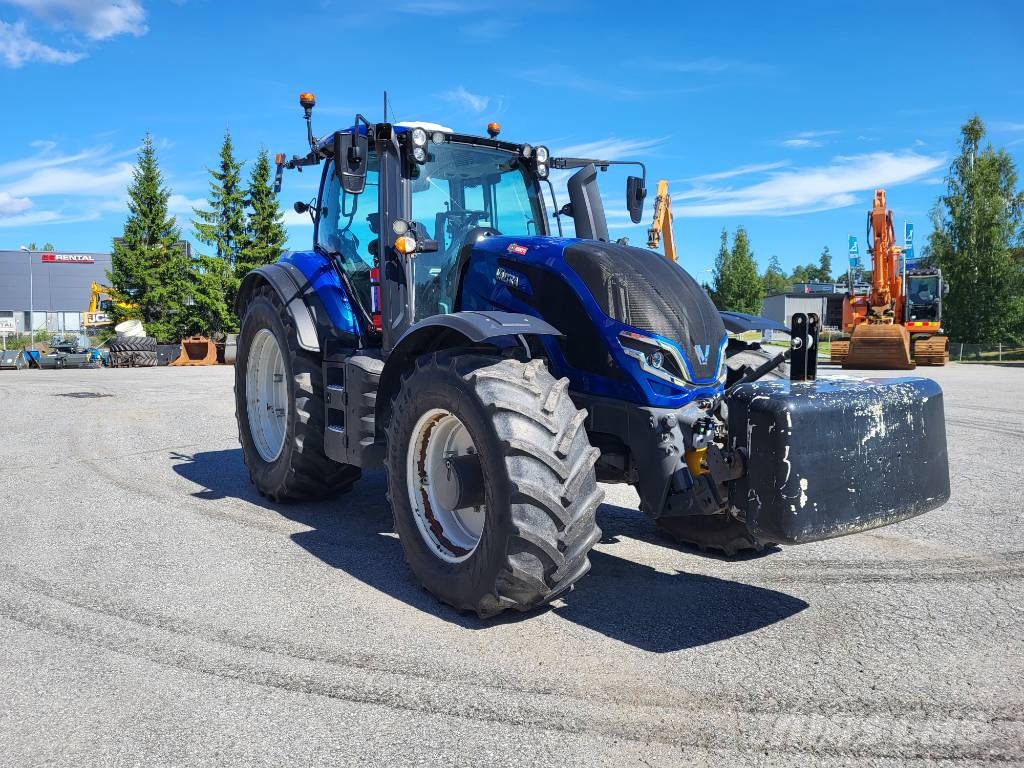Valtra T 215 V Traktorer