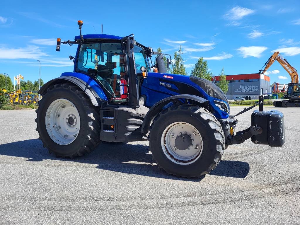 Valtra T 215 V Traktorer