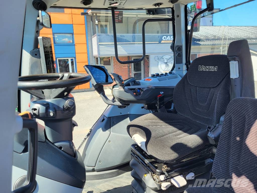 Valtra T 215 V Traktorer
