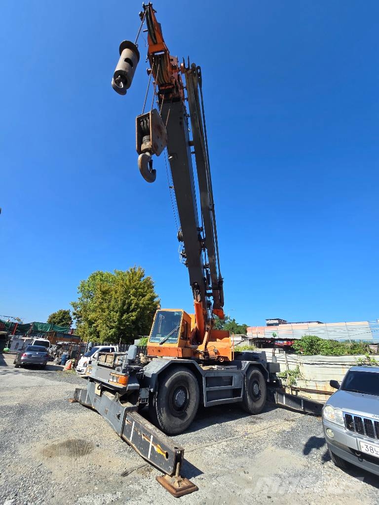 Komatsu LW 250-3 越野起重機