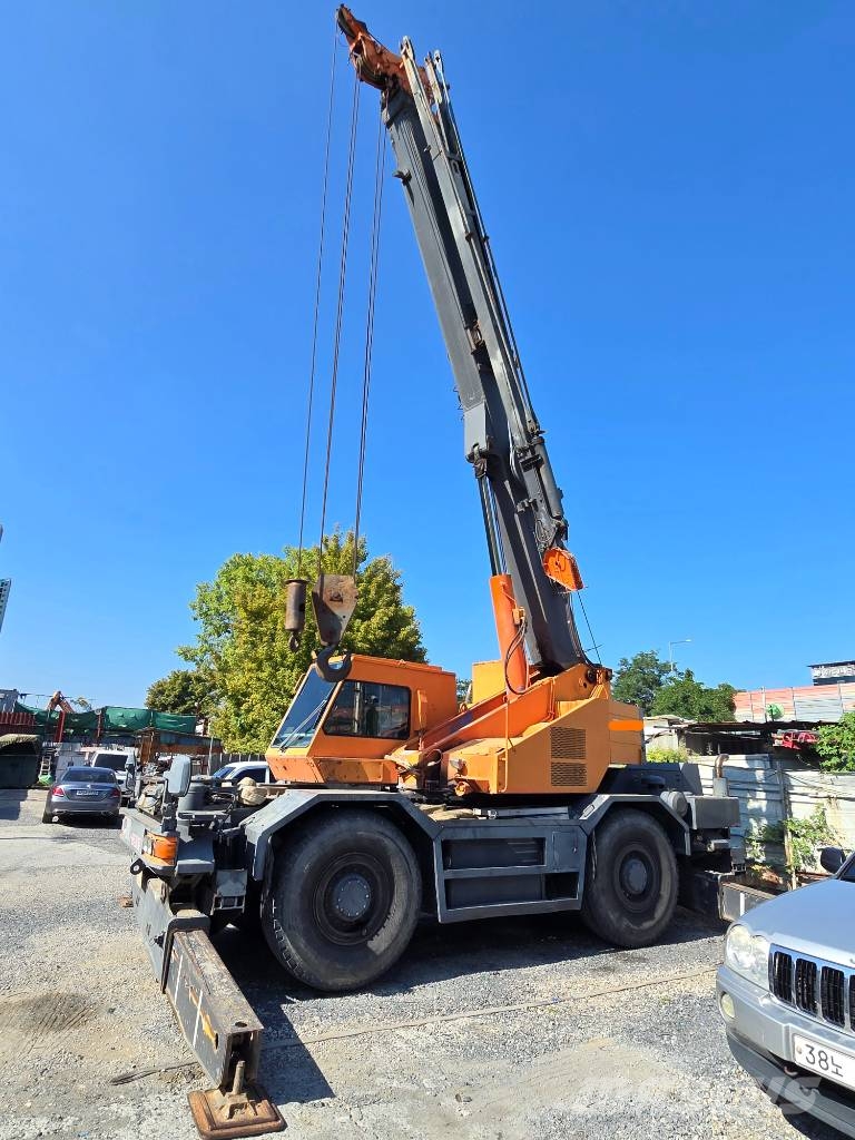 Komatsu LW 250-3 越野起重機
