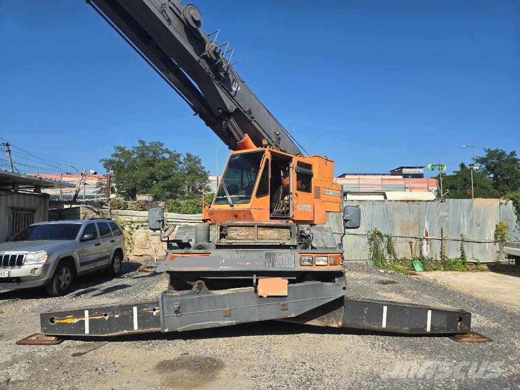 Komatsu LW 250-3 越野起重機
