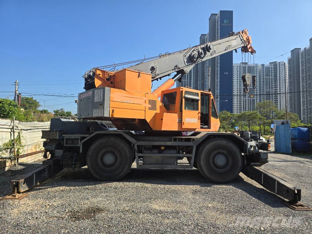 Komatsu LW 250-3 越野起重機