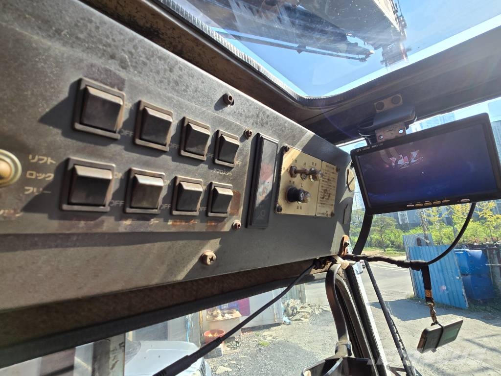 Komatsu LW 250-3 越野起重機