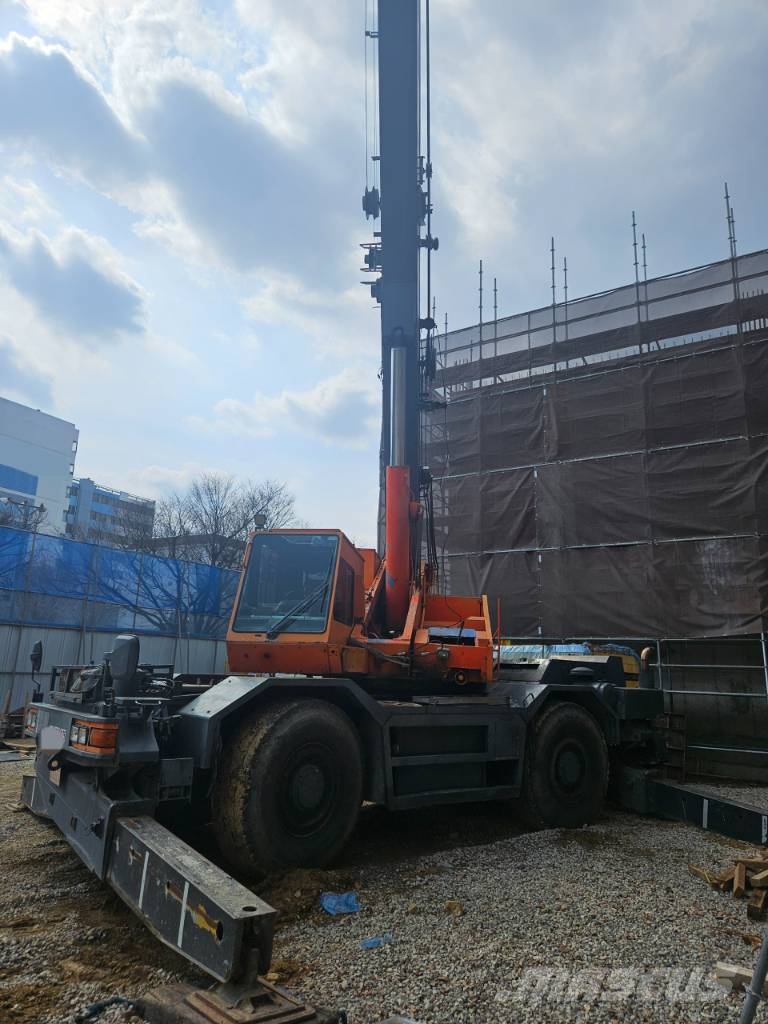 Komatsu LW 250-3 越野起重機