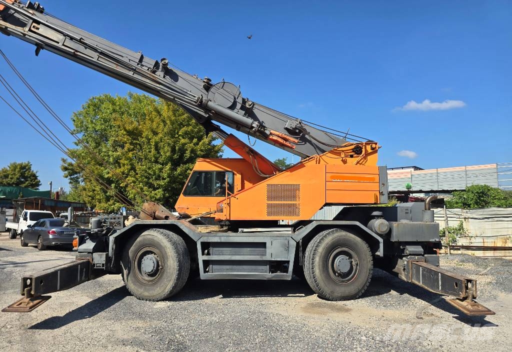 Komatsu LW 250-3 越野起重機