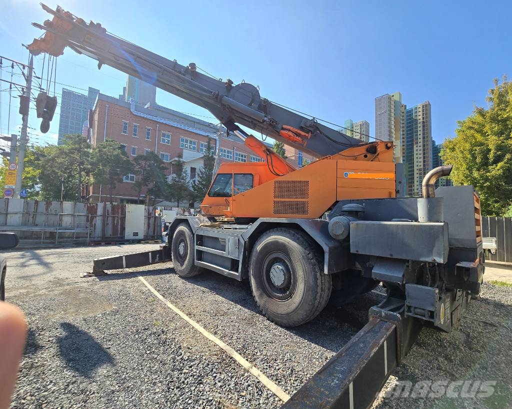 Komatsu LW 250-3 越野起重機