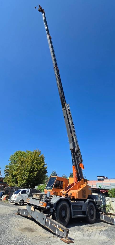 Komatsu LW 250-3 越野起重機