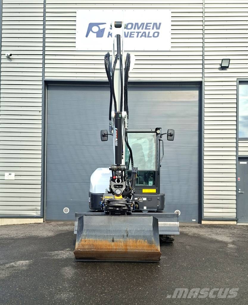 Bobcat E60 Kaivinkone Engcon pyörittäjällä Mini kotrók < 7t