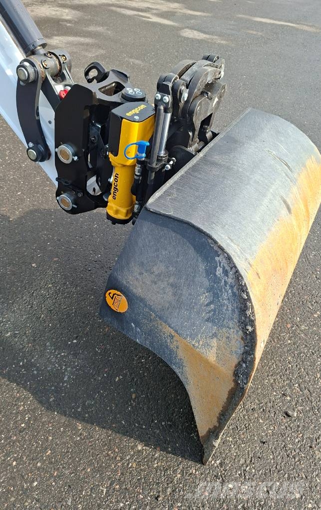 Bobcat E60 Kaivinkone Engcon pyörittäjällä Mini kotrók < 7t