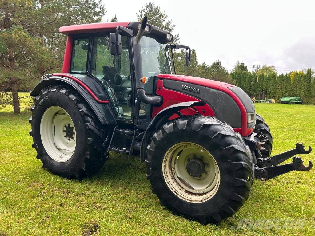 Valtra N 111 HiTech Traktori