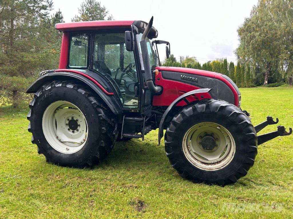 Valtra N 111 HiTech Traktori