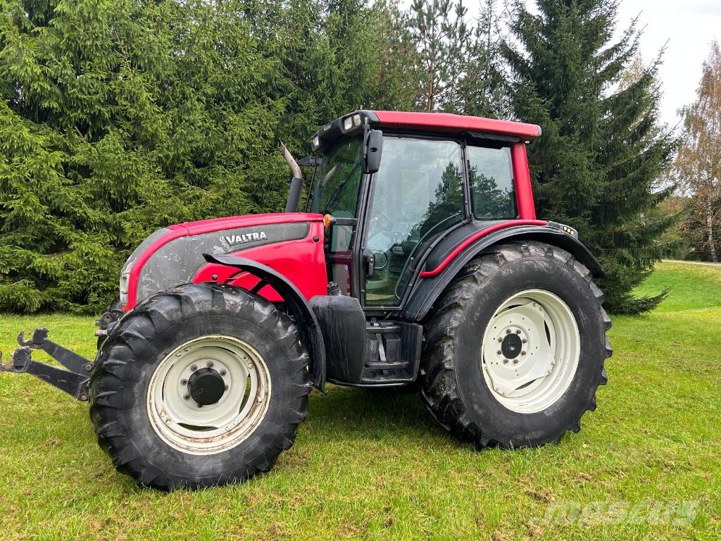 Valtra N 111 HiTech Traktori