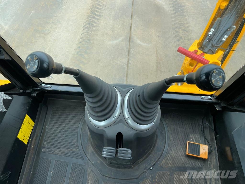 JCB 3DX 4x4 A/C Hammerlines Backhoe loaders