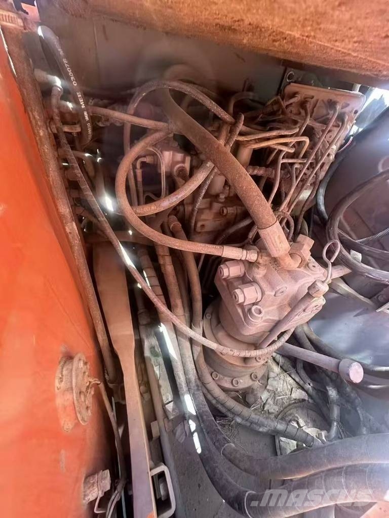 Hitachi ZX 120 LC حفارات وسط 7 طن - 12 طن