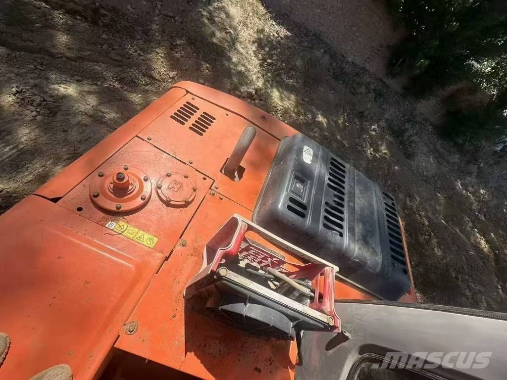Hitachi ZX 120 LC حفارات وسط 7 طن - 12 طن
