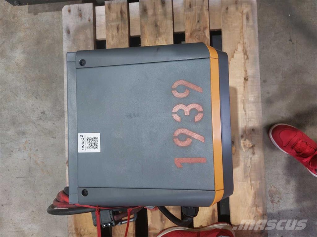 Linde E25L Electric forklifts