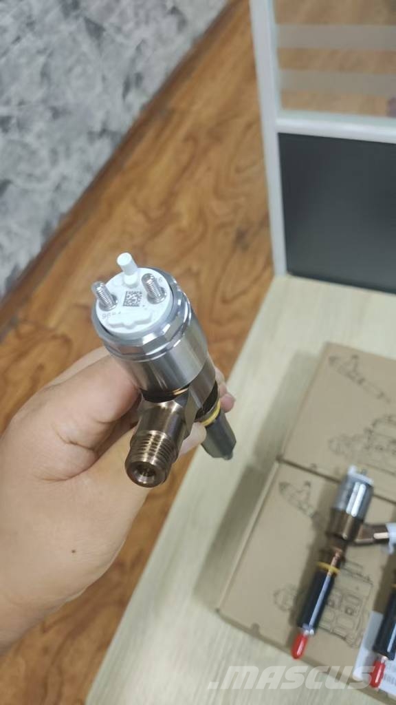 Cummins QSK38 injector 2882079 2867149 F00BJ00004 F00BJ000 هيدروليات