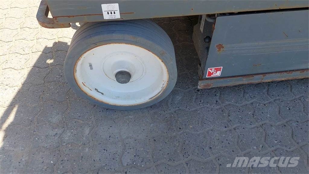 SkyJack SJIII4620 Šķerveida pacēlāji