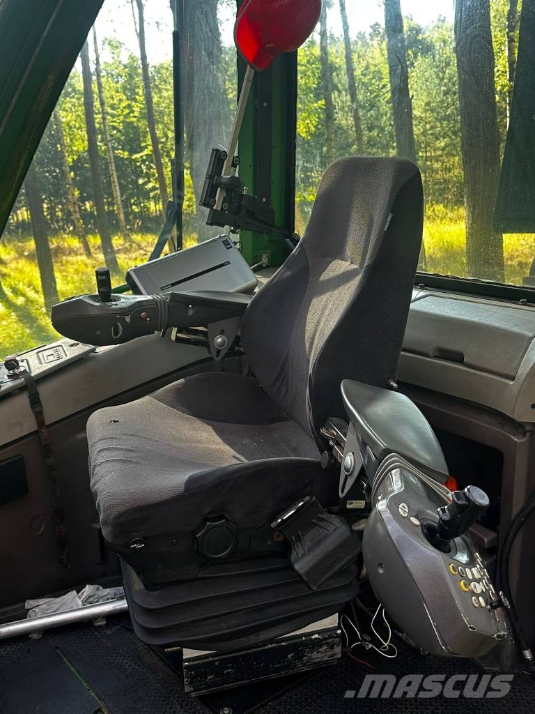 John Deere 1070 D Eco III Harvester