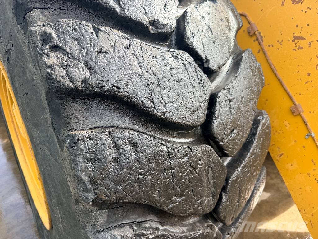 CAT 966M Wielladers