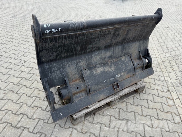CAT 966 Quick Coupler Loaders Ātrie savienotāji