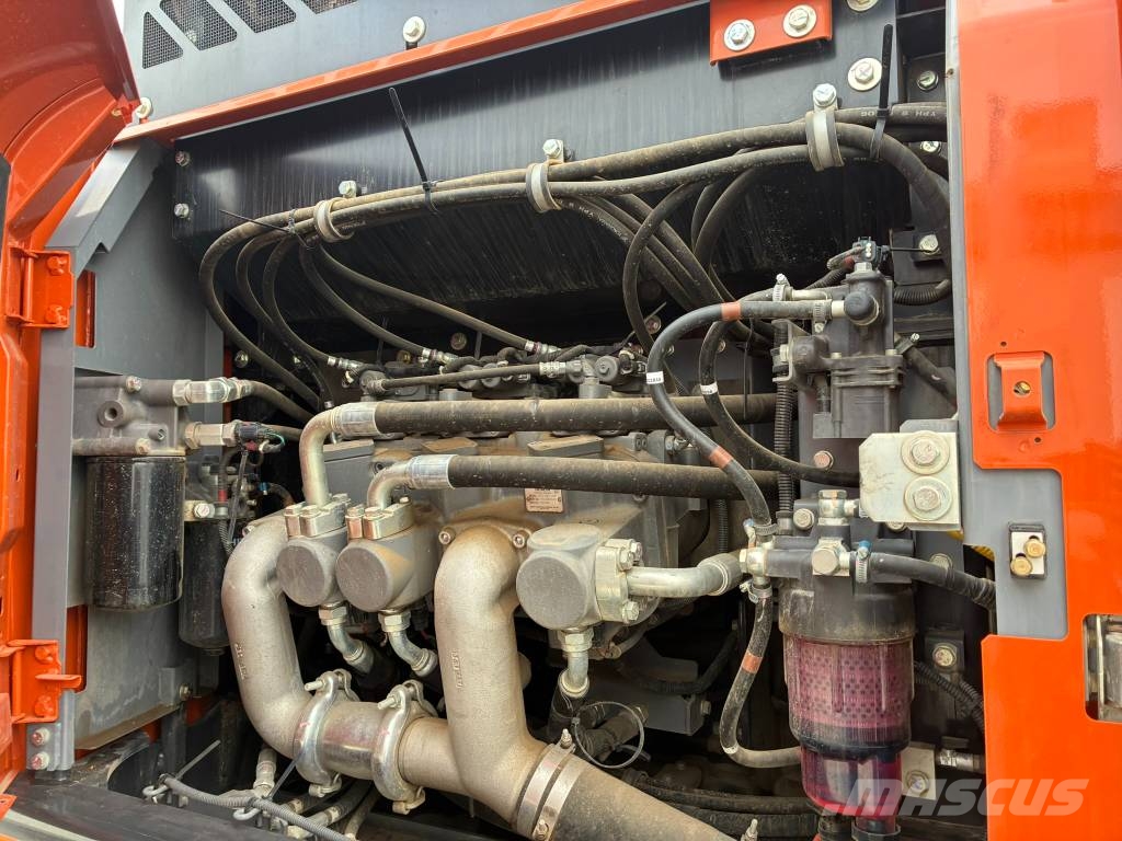 Hitachi ZX 300 LC-7 Kāpurķēžu ekskavatori