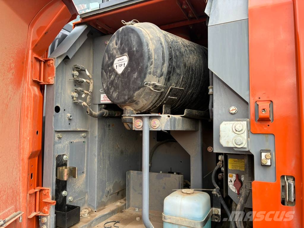 Hitachi ZX 300 LC-7 Kāpurķēžu ekskavatori