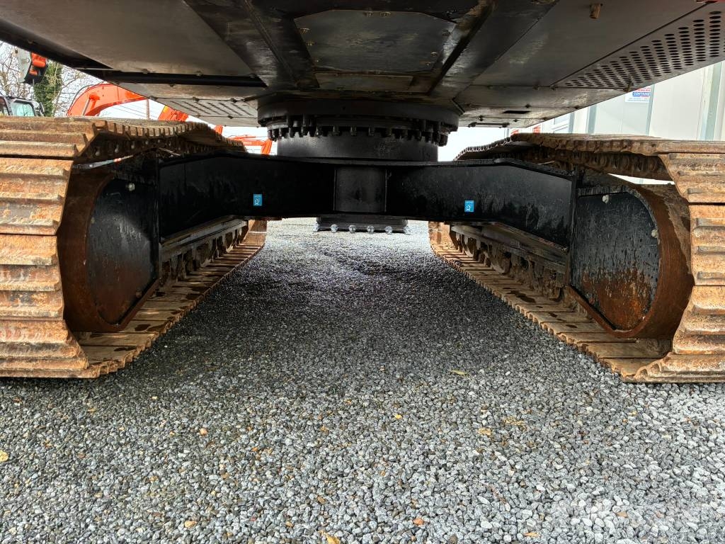 Hitachi ZX 300 LC-7 Kāpurķēžu ekskavatori