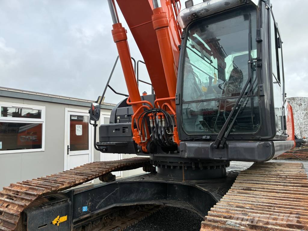 Hitachi ZX 300 LC-7 Kāpurķēžu ekskavatori
