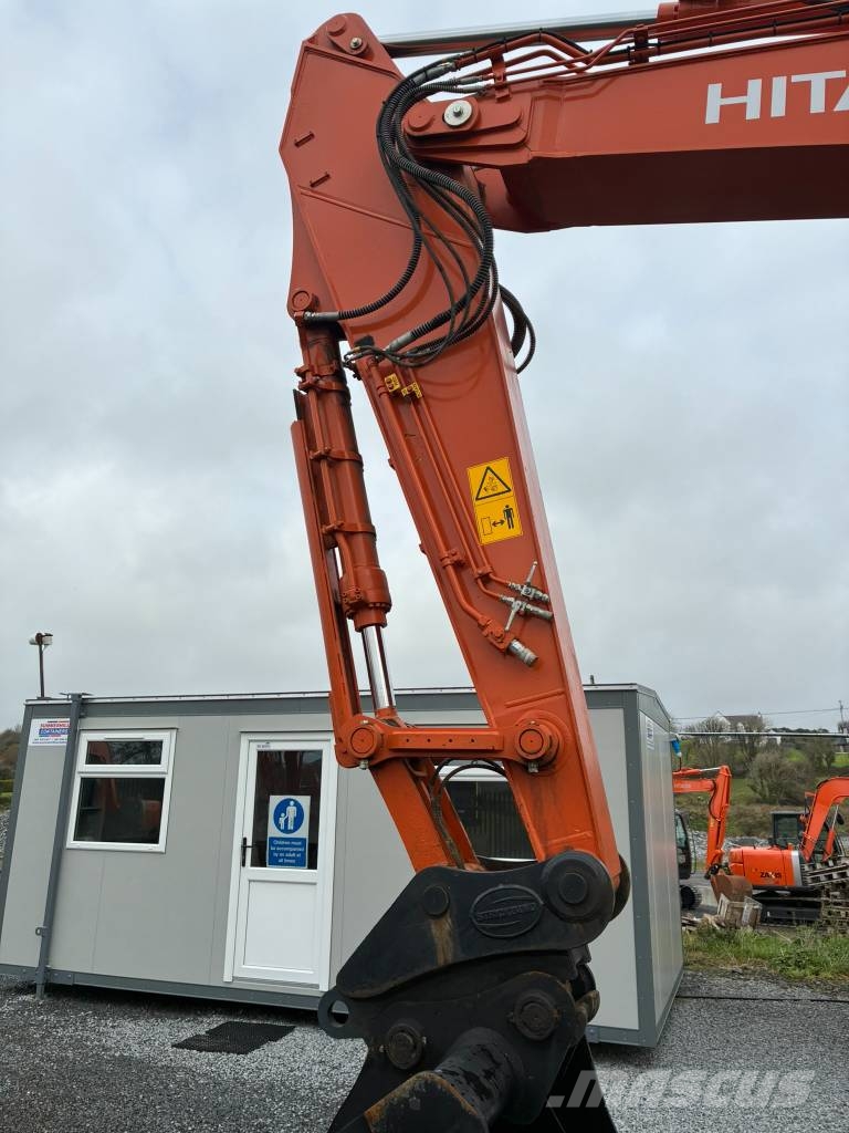 Hitachi ZX 300 LC-7 Kāpurķēžu ekskavatori