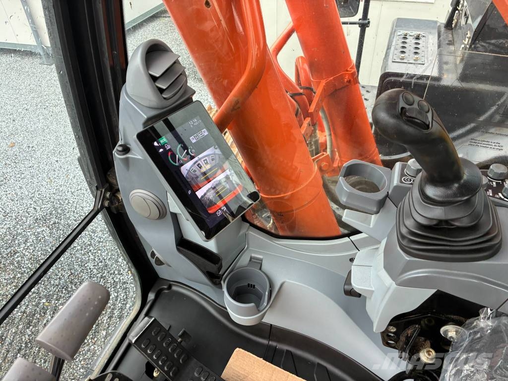 Hitachi ZX 300 LC-7 Kāpurķēžu ekskavatori