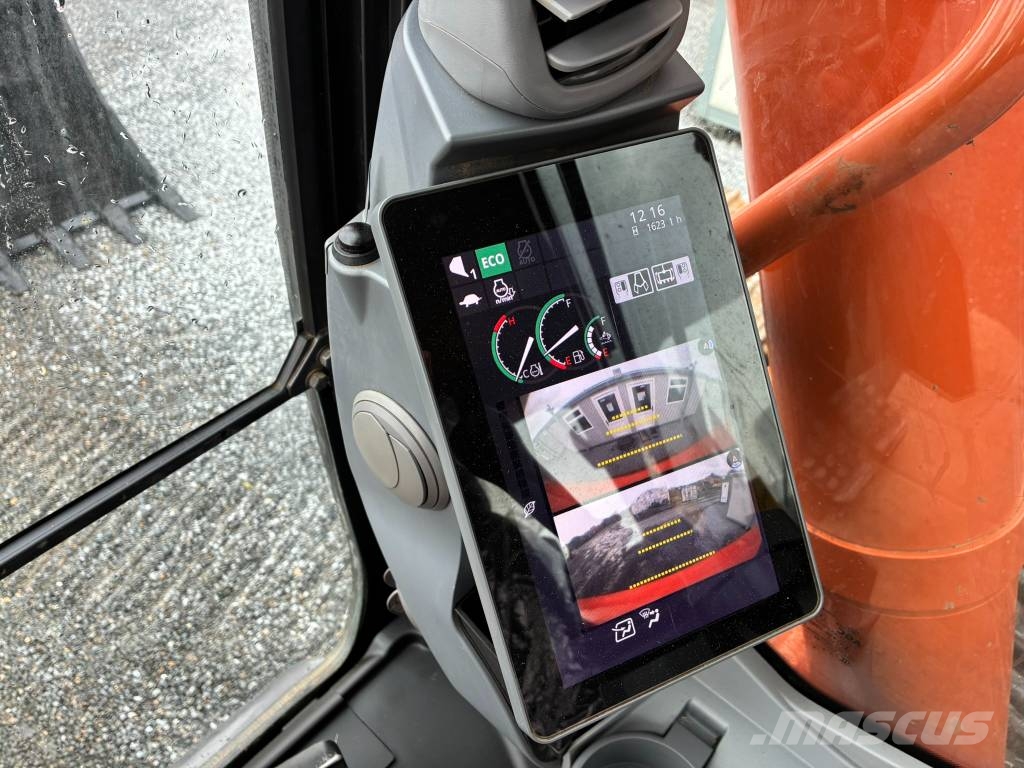 Hitachi ZX 300 LC-7 Kāpurķēžu ekskavatori