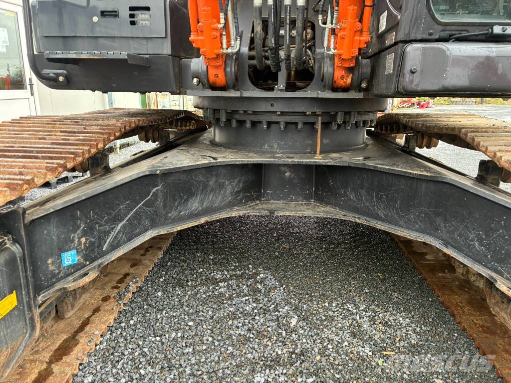Hitachi ZX 300 LC-7 Kāpurķēžu ekskavatori
