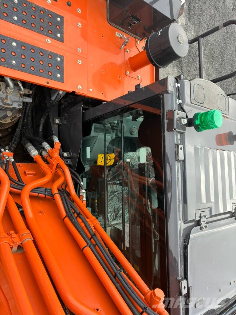 Hitachi ZX 300 LC-7 Kāpurķēžu ekskavatori