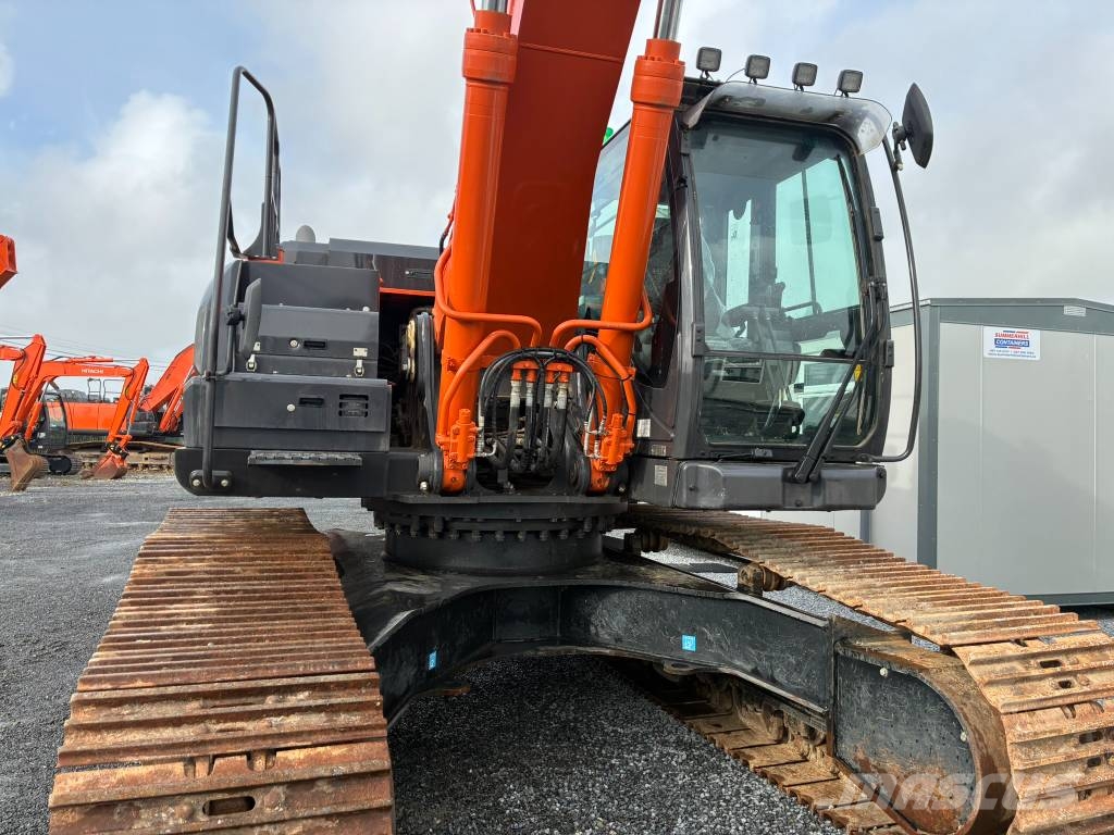 Hitachi ZX 300 LC-7 Kāpurķēžu ekskavatori