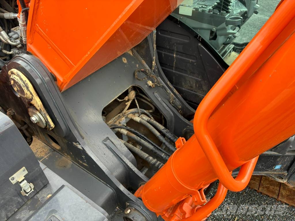 Hitachi ZX 300 LC-7 Kāpurķēžu ekskavatori
