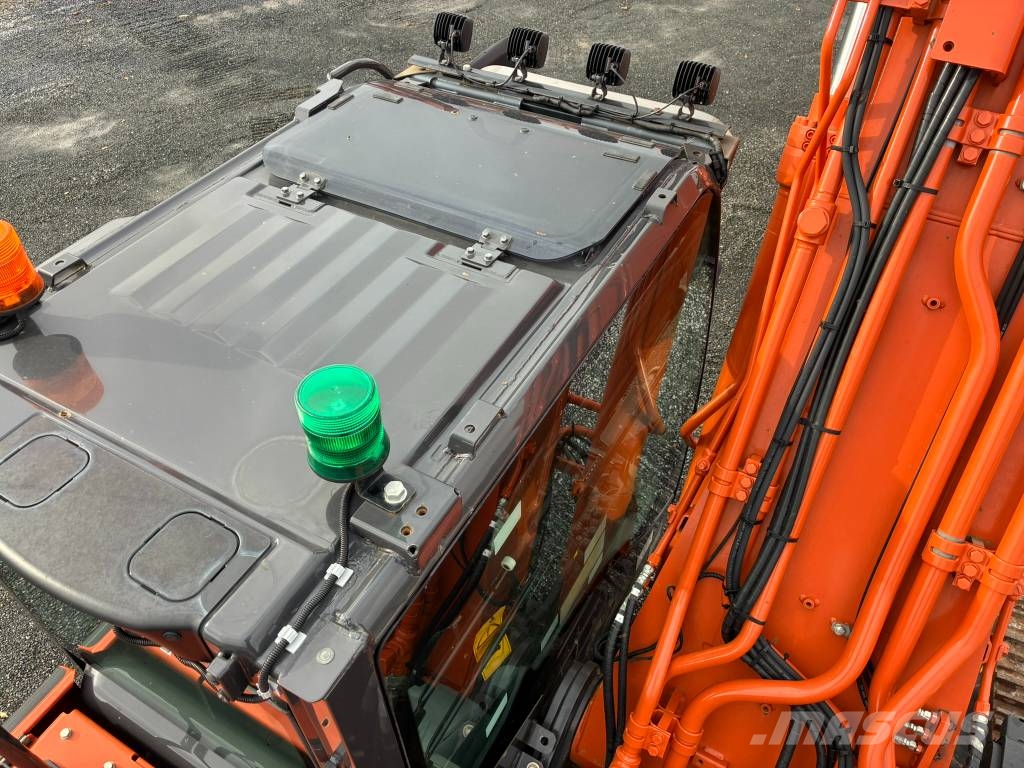 Hitachi ZX 300 LC-7 Kāpurķēžu ekskavatori