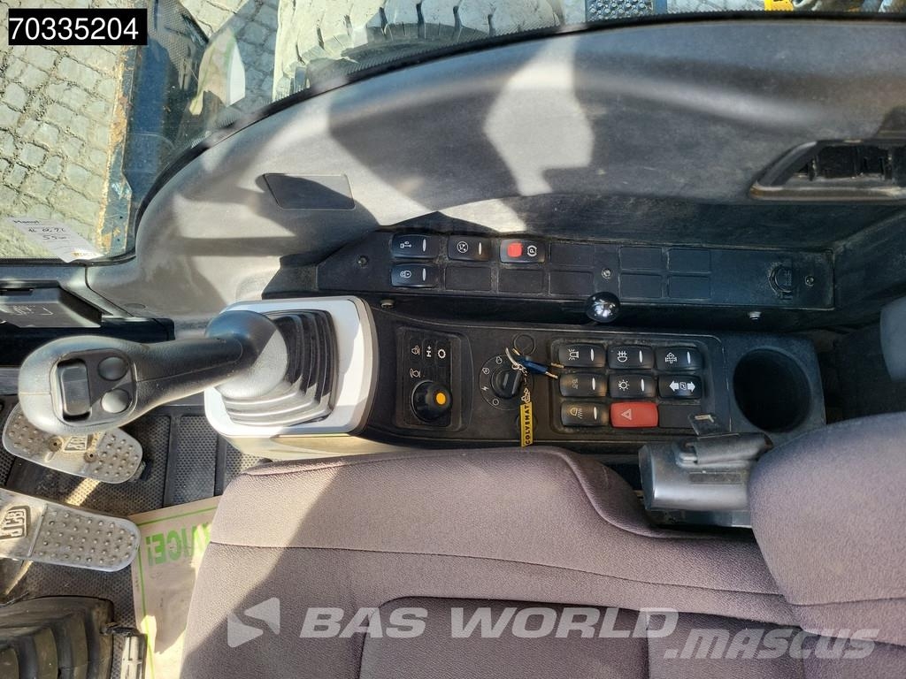 JCB JS175 W Lift Cabin Materjalikäitlusmasinad