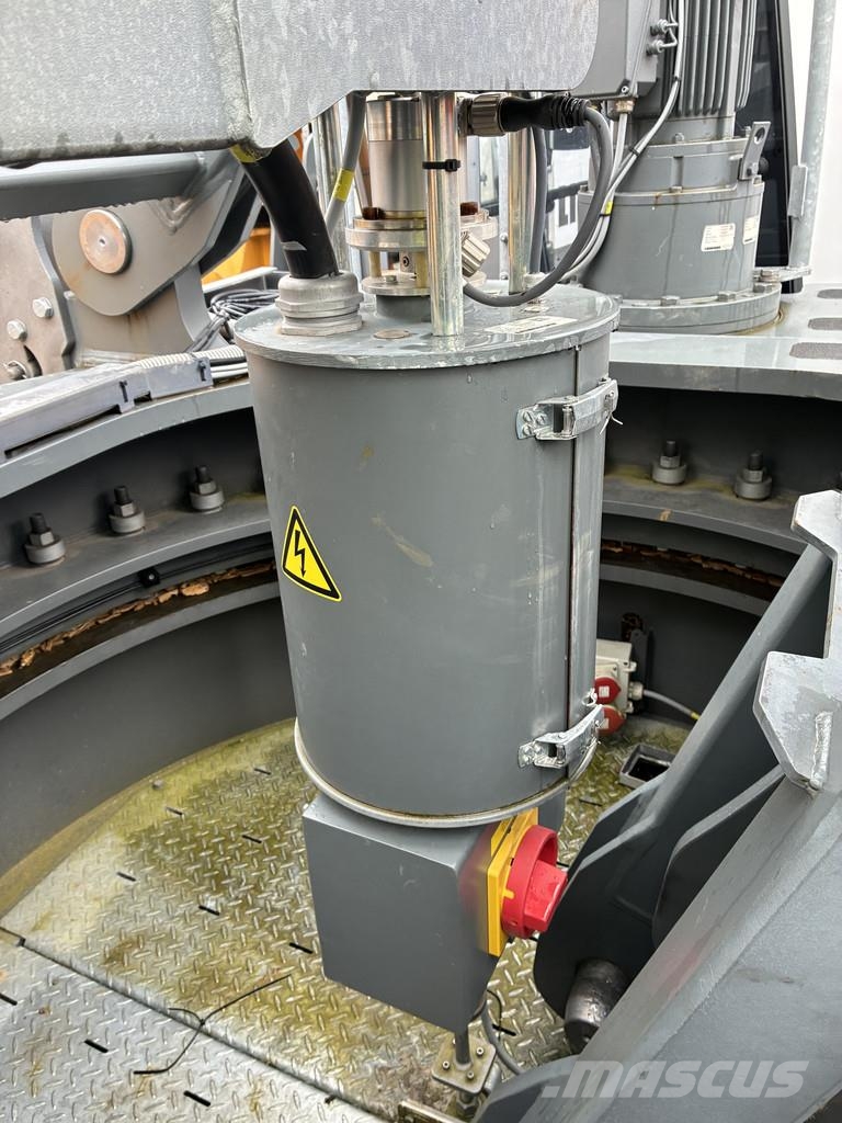 Liebherr 240 EC-B 10 Fibre 塔式起重機