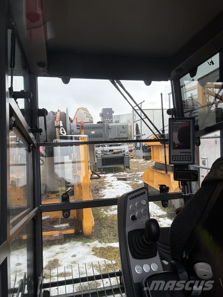 Liebherr 240 EC-B 10 Fibre 塔式起重機