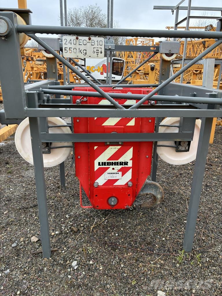Liebherr 240 EC-B 10 Fibre 塔式起重機