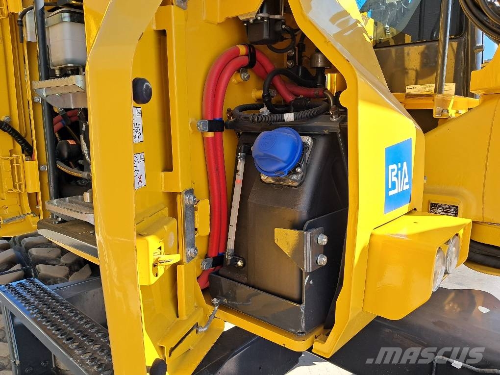 Komatsu PW138MR-11E0 حفارات بعجل