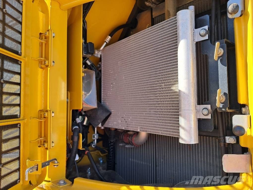 Komatsu PW138MR-11E0 حفارات بعجل