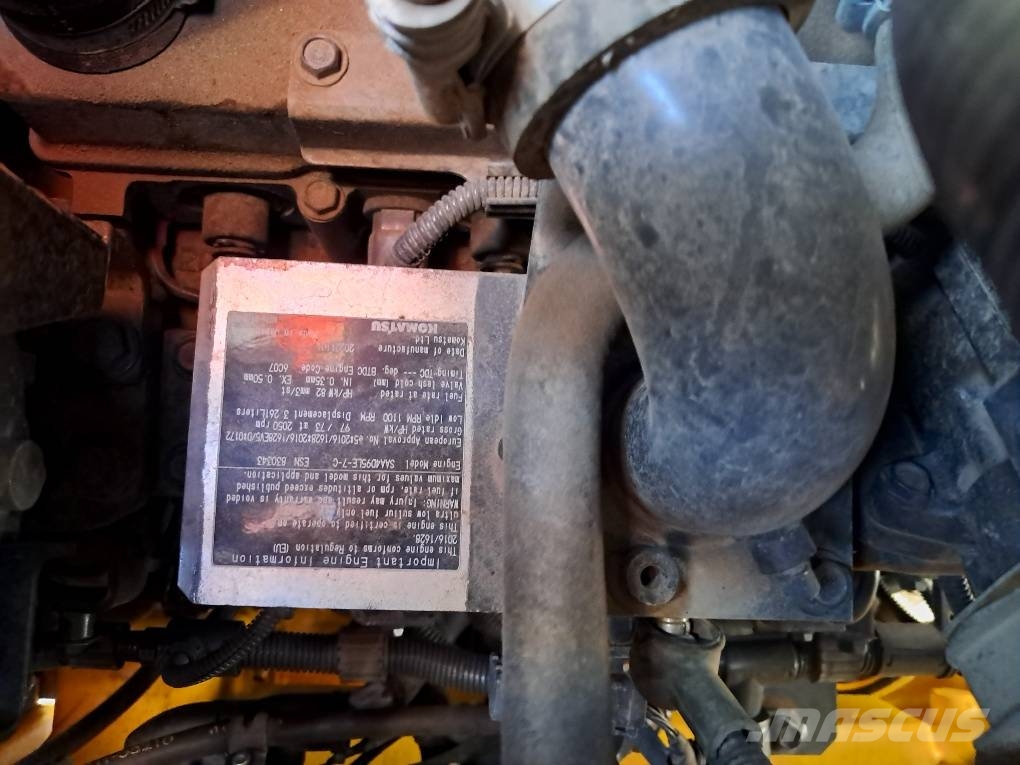 Komatsu PW138MR-11E0 حفارات بعجل